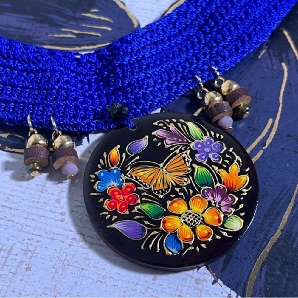 Vintage Colorful Painted Knit Beaded Floral Butterfly Pendant Necklace A1